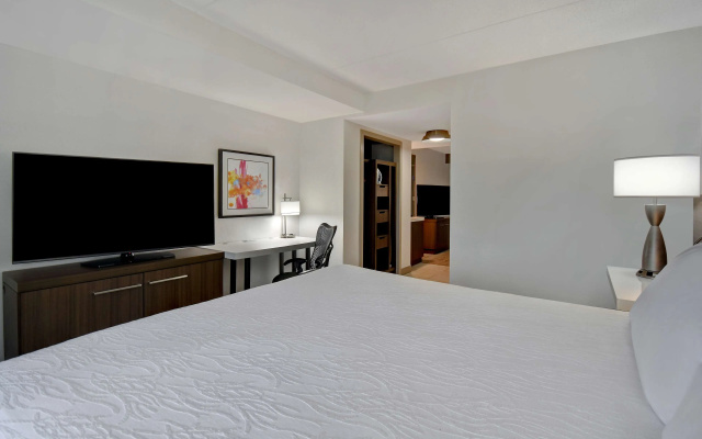 Hilton Garden Inn Detroit Metro Airport