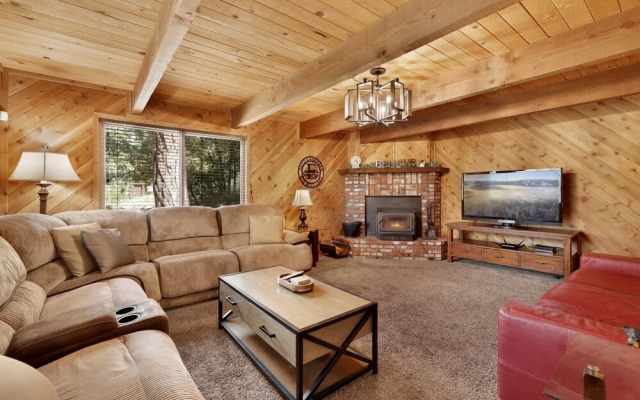 2166-alpine Adventure 5 Bedroom Home by RedAwning