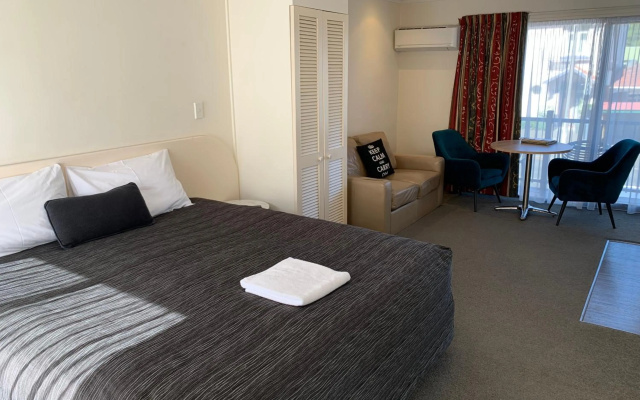 755 Regal Court – Guest Rooms – Dunedin