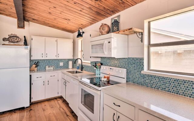 Gulf Coast Views: Stilted Retreat in Galveston!