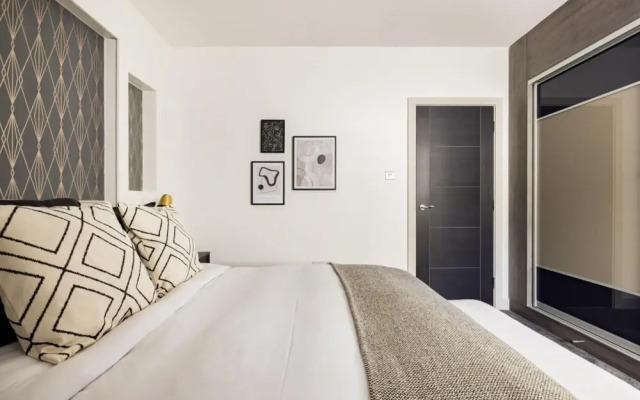 The Battersea Loft - Trendy 3bdr Flat With Patio, London