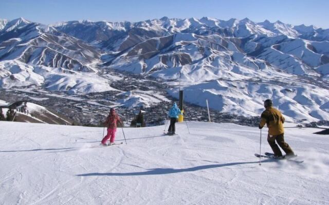 Snowmass Owl Creek 9904