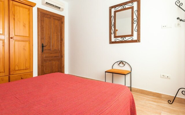 Elegant Apartment in Totalán with Hot Tub