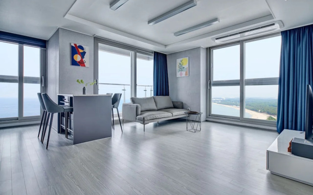 Gangneung Chonpines Ocean Suites Hotel