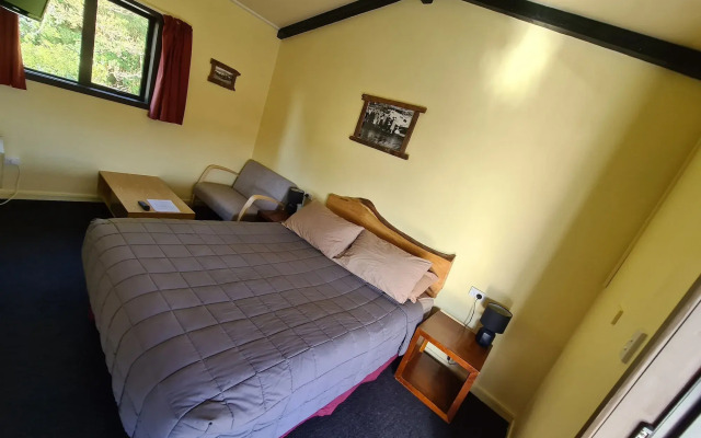 Chateau Backpacker & Motels