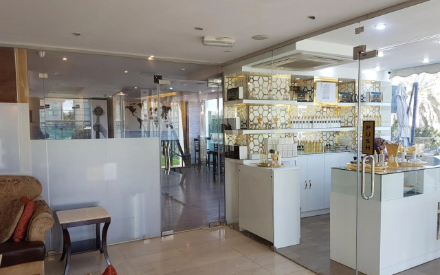 Magic suite Abu Halifa