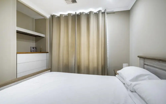 Spacious 4-bed House With Outdoor Area