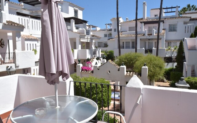 Apartamentos y Casas Serinamar Marbella