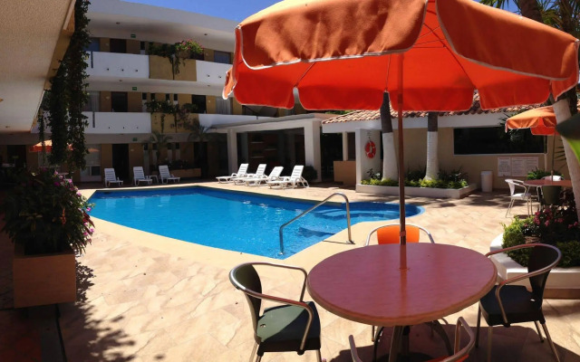 Azteca Inn