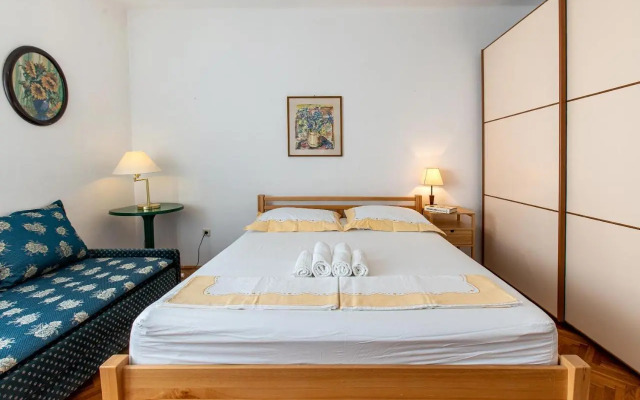 Zoe Apartment