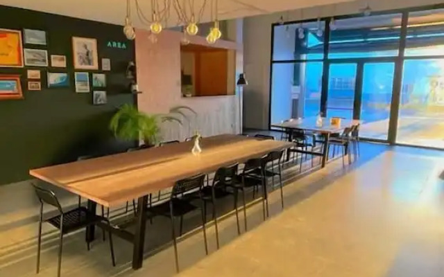 Area Surf House
