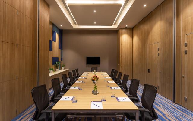 Holiday Inn Express & Suites Bengaluru Old Madras Road by IHG
