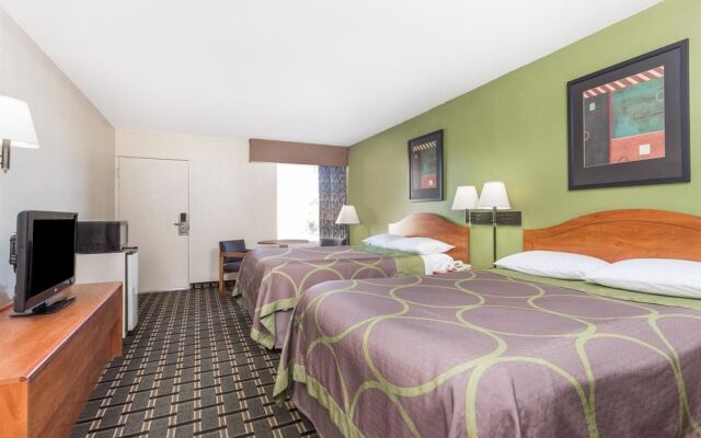 Super 8 Motel - Forsyth