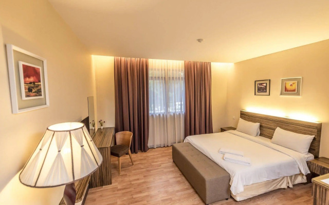 Little Gaya Hotel