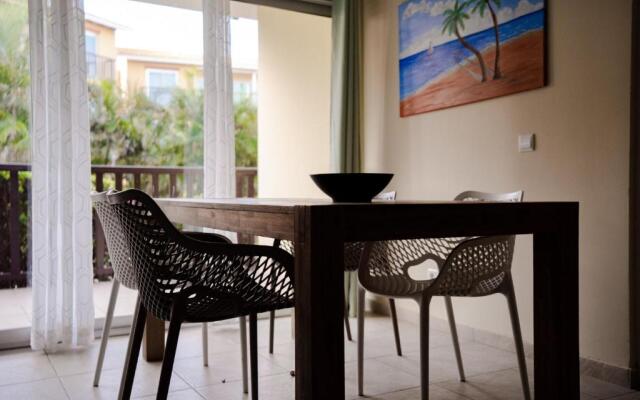 Beautiful Garden View Condo Suite 17
