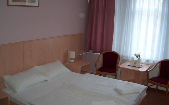 D-Hotel
