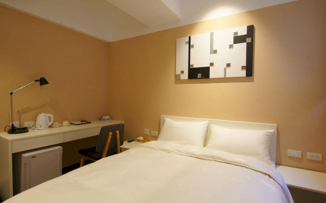 color fun inn