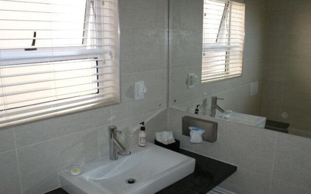 Moya Manzi Beach House