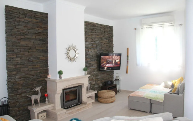 Sesimbra Stylish Villa by Homing