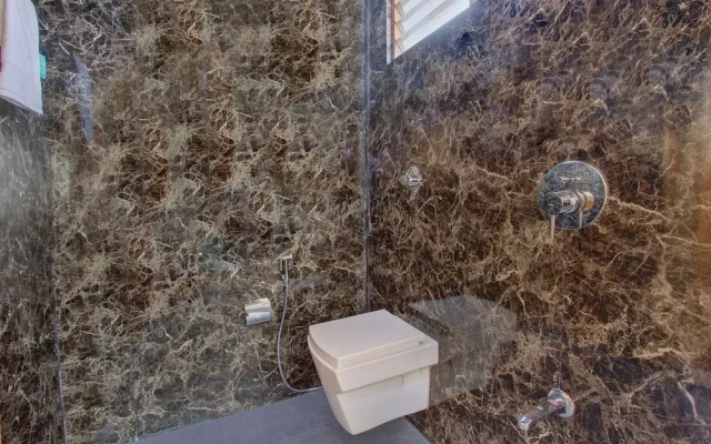 Oyo 27753 Kasa Luxury Inn