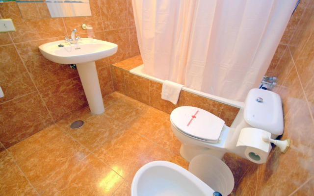 Hotel Adonis Capital