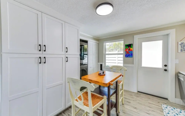 Fish, Swim & Unwind: Anna Maria Apt Steps to Beach