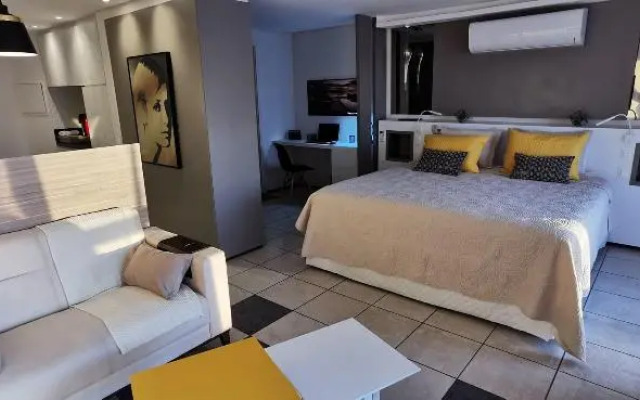 SEAFLATS Iate Plaza Hotel