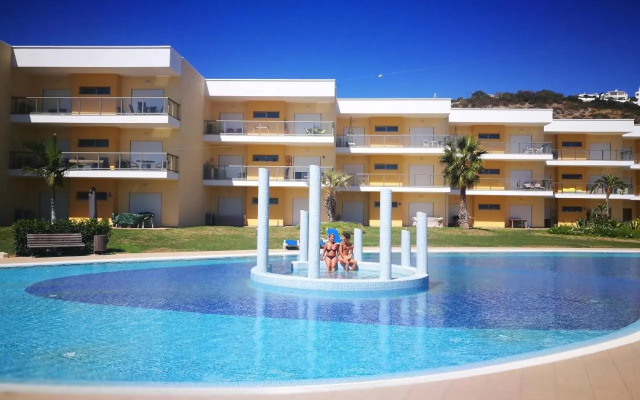 #010 Jardins Marina Holidays Flat with Shared Pool