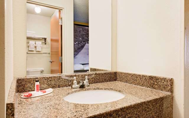 Super 8 by Wyndham Allentown