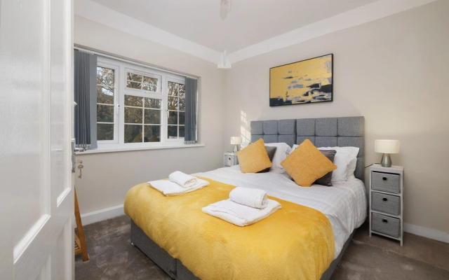 Delightful House 4 bed 2 bath  - Parking