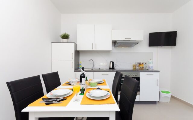 Apartments and Rooms Bianca