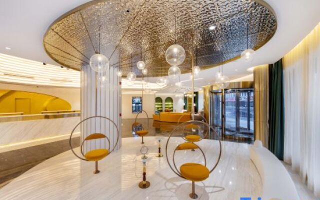 Orange Hotel Shenzhen Longhua subway station