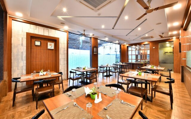 Click Hotel Sagar Plaza Chakan, Pune