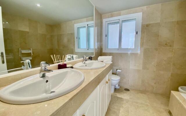 E18 Primera línea playa - Espectacular dúplex, vistas únicas- Estepona