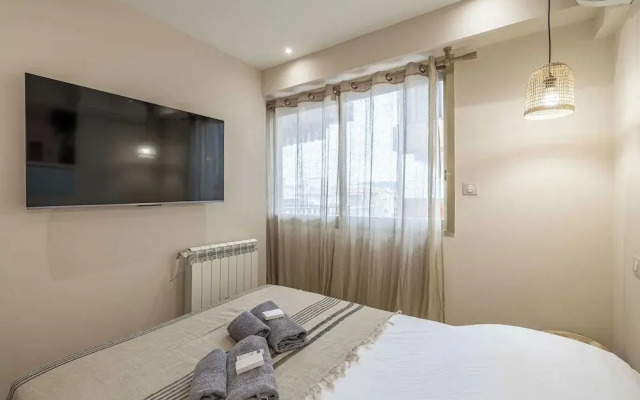 Renovated Flat 250m From the Beach - Town Centre - 2br/6p