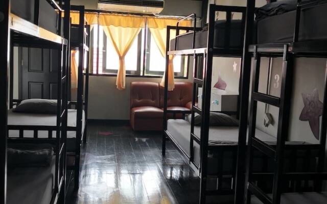 Feel Like Home Dormitory - Hostel