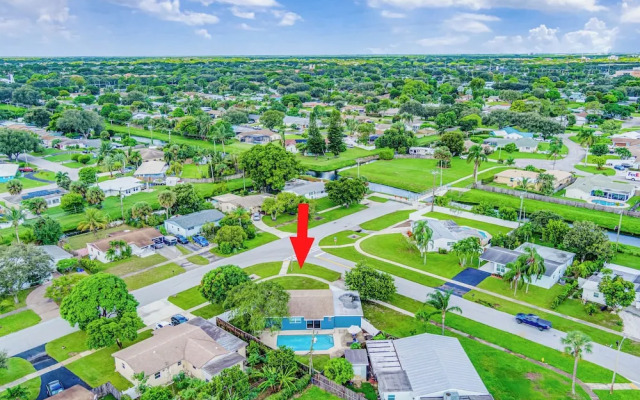 Sunshine Villa w/ Private Pool