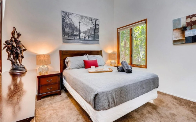 Amazing Quiet & Serene West Hollywood 5 Bedroom House Near Everything! (K1)