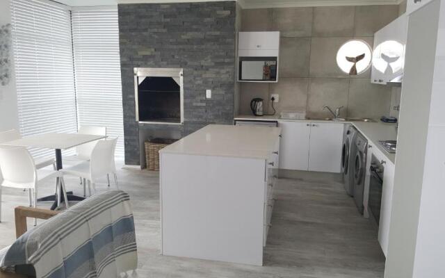 Point Village Accommodation - Santos 23