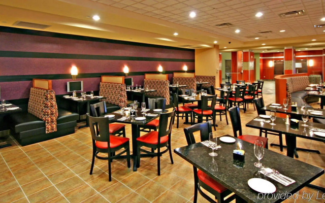 Holiday Inn Hotel & Suites Williamsburg-Historic Gateway by IHG