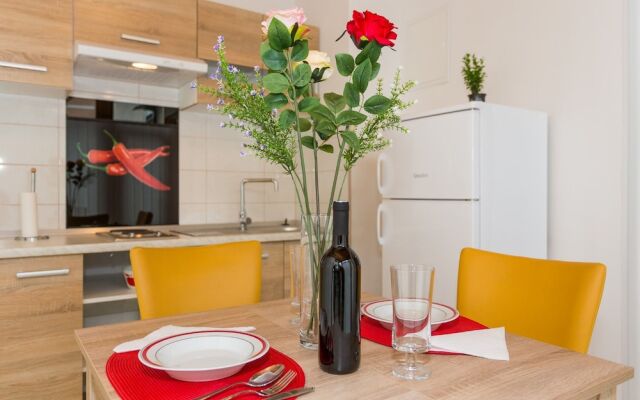 Comfortable Modern Studio With Shaded Patio