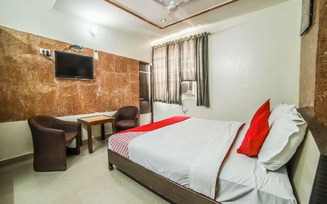 OYO 14816 Hotel Omni