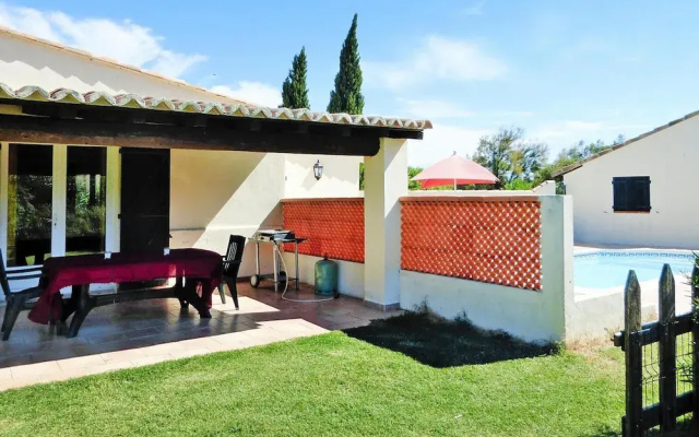 Single Storey Holiday Home With Swimming Pool