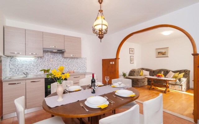 Stunning Home in Pucisca With 3 Bedrooms and Wifi