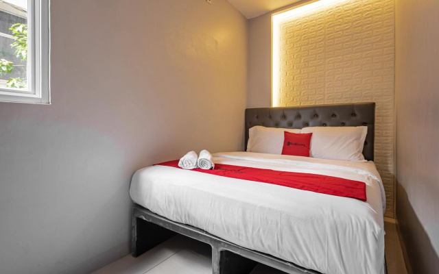 RedDoorz near Tanjung Duren 2 – Guest Rooms – Jakarta