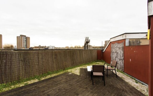 Bright & Spacious 2 Bed w/ Terrace near City Centre