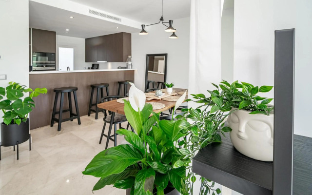 GG- Modern townhouse, families & couples only