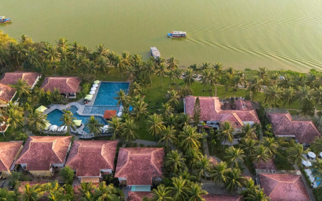 Vinh Hung Riverside Resort & Spa
