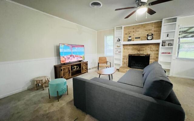 The Lil' Yellow Door8