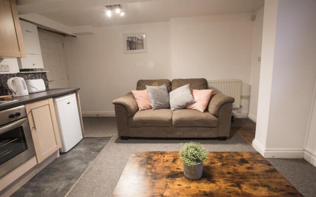 Flat 1, 4 Warden Rd